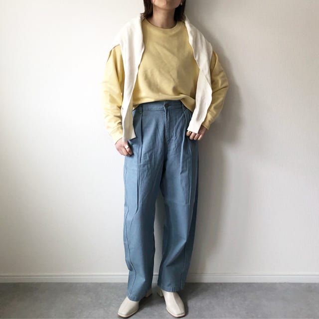 イエロー
