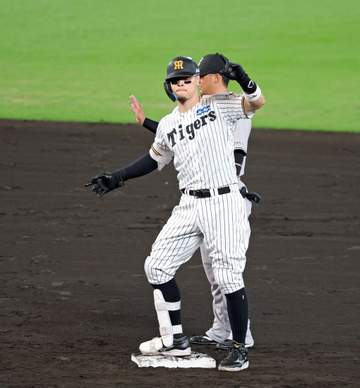 阪神・佐藤輝「最低限できたと思います」 バース超え長打81本 球団史上4人目40二塁打 40本塁打とW達成ならNPB史上初