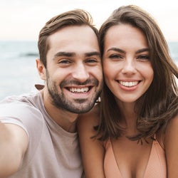 本人は無自覚 彼氏や旦那からいつまでも愛される女性の特徴3つ モデルプレス