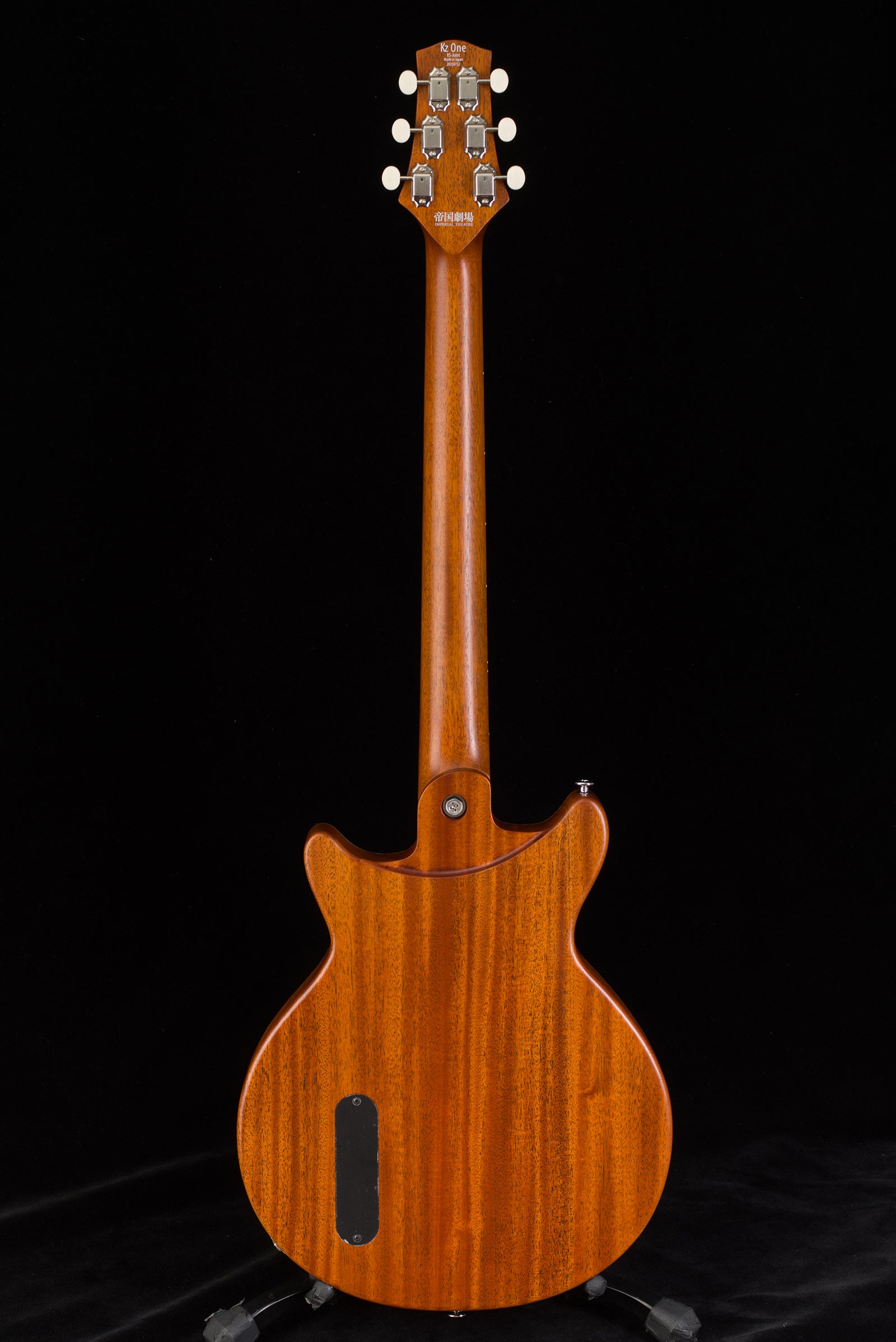 「帝劇オリジナルギター」商品画像（イメージ）（提供写真）