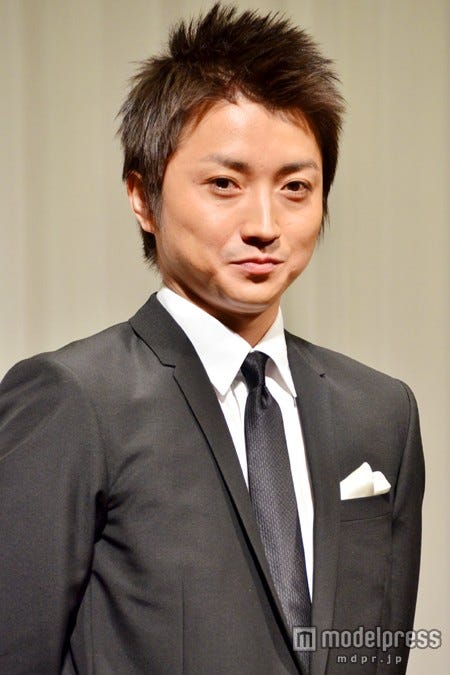 電話で言い訳をした藤原竜也/写真は昨年5月の結婚会見より