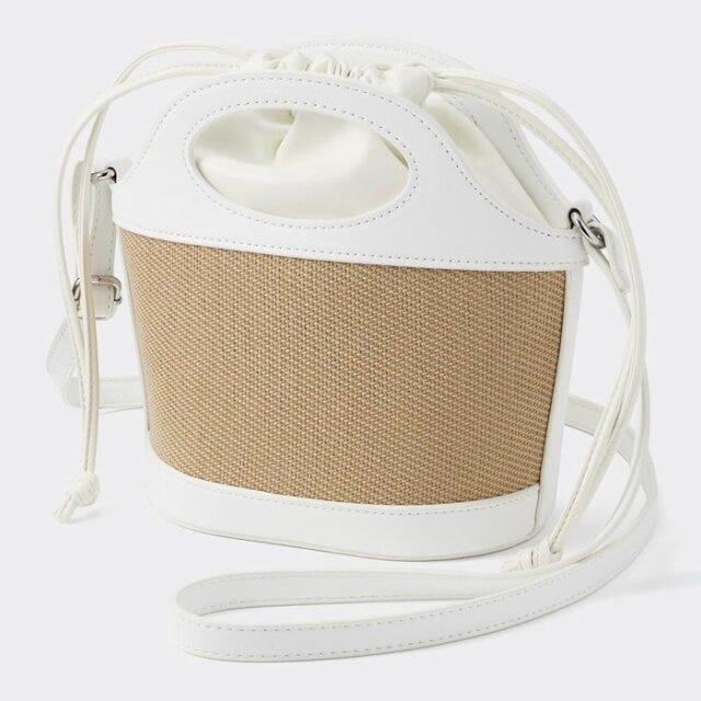 GU　体型カバーコーデ　キュートカジュアル　簡単　asuka　イラスト　ザツザイミニショルダーバッグ