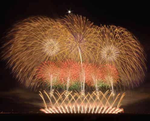 茨城で花火大会「常総新花火」鮮やかなミュージックスターマインが秋空染める