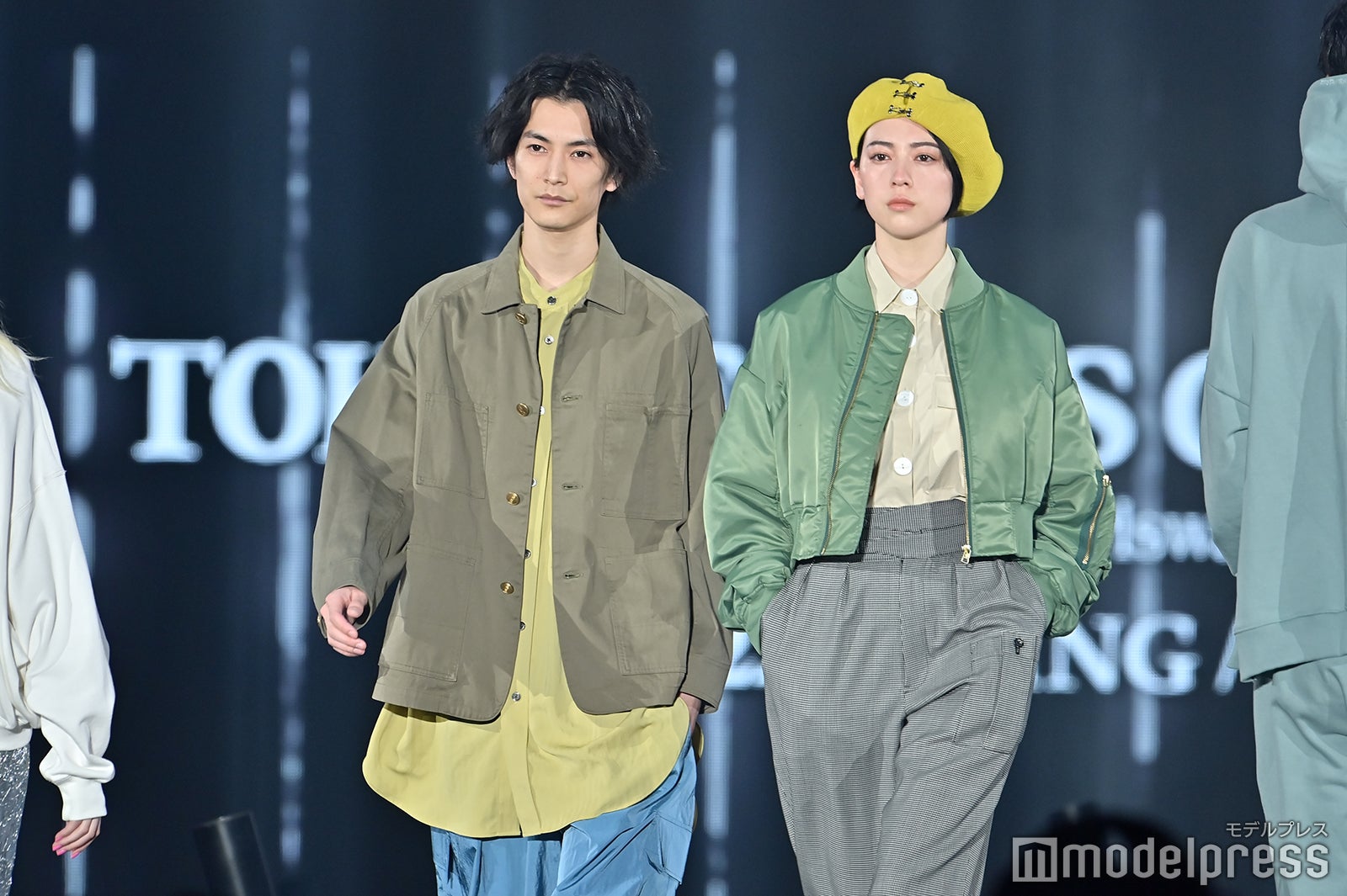 渡邊圭祐＆三吉彩花（C）モデルプレス