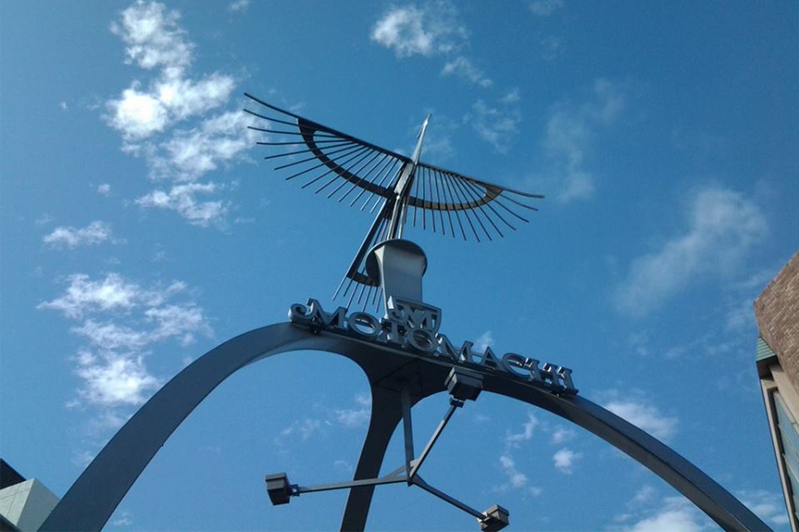 元町のシンボル「フェニックスアーチ」（画像提供：元町SS会）