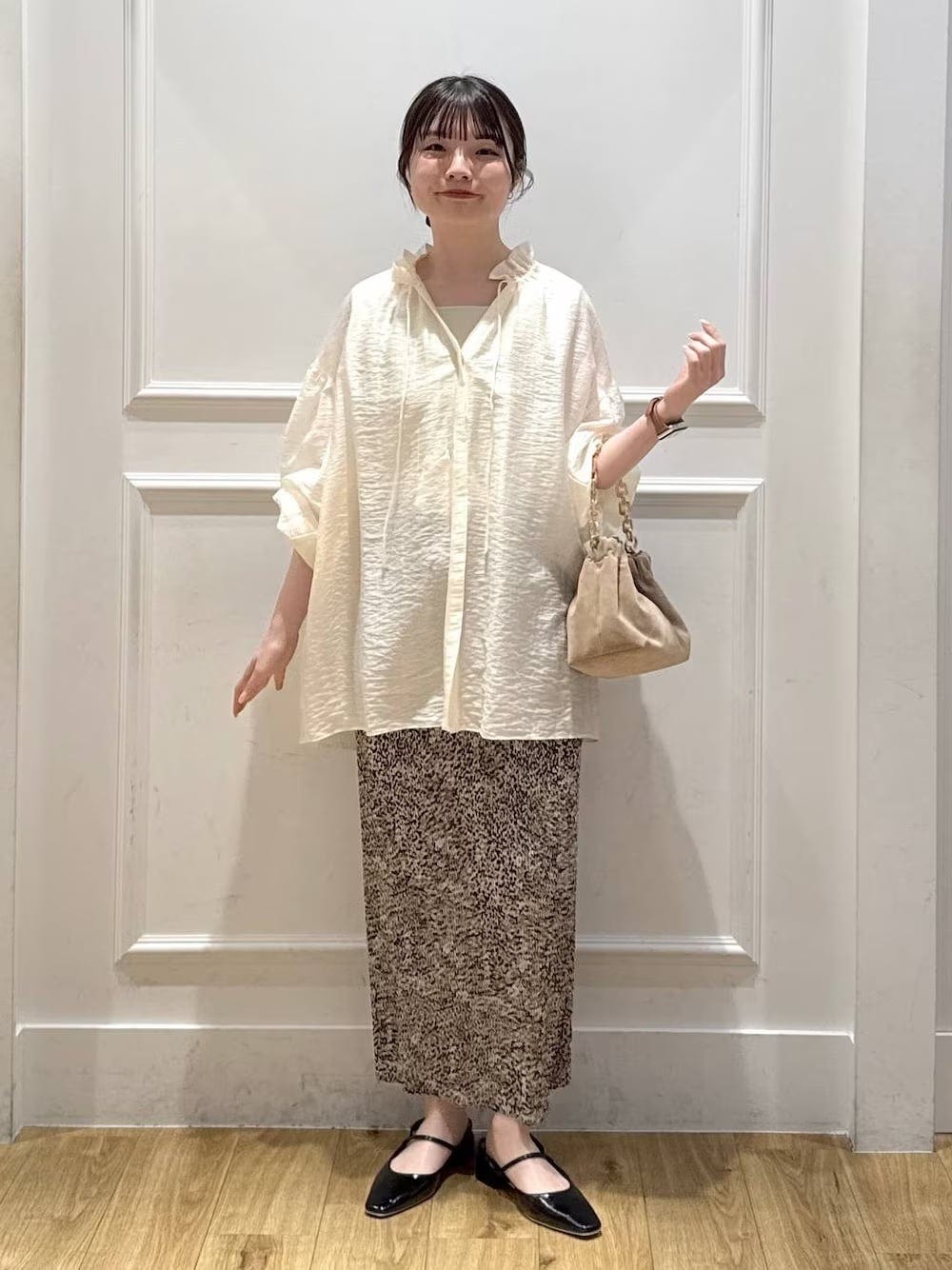 【OKコーデ】下半身をすらっと見えるIラインでまとめて　出典：WEAR