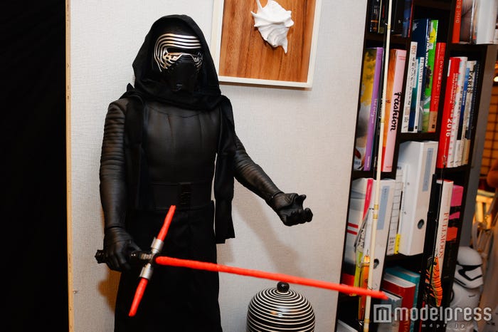 『スター・ウォーズ』のグッズが部屋のあちこちに!(C)モデルプレス