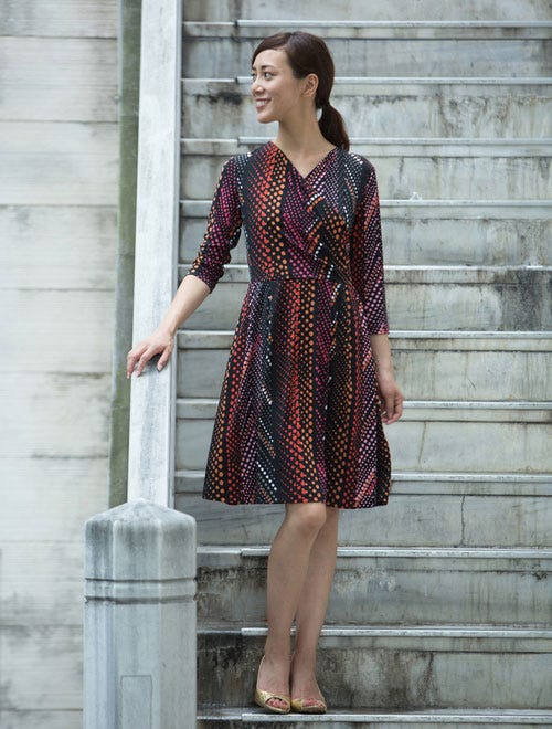 マットジャージ幾何ドットプリントカシュクールワンピース「TALBOTS」12,960円(税込)/画像提供:TALBOTS