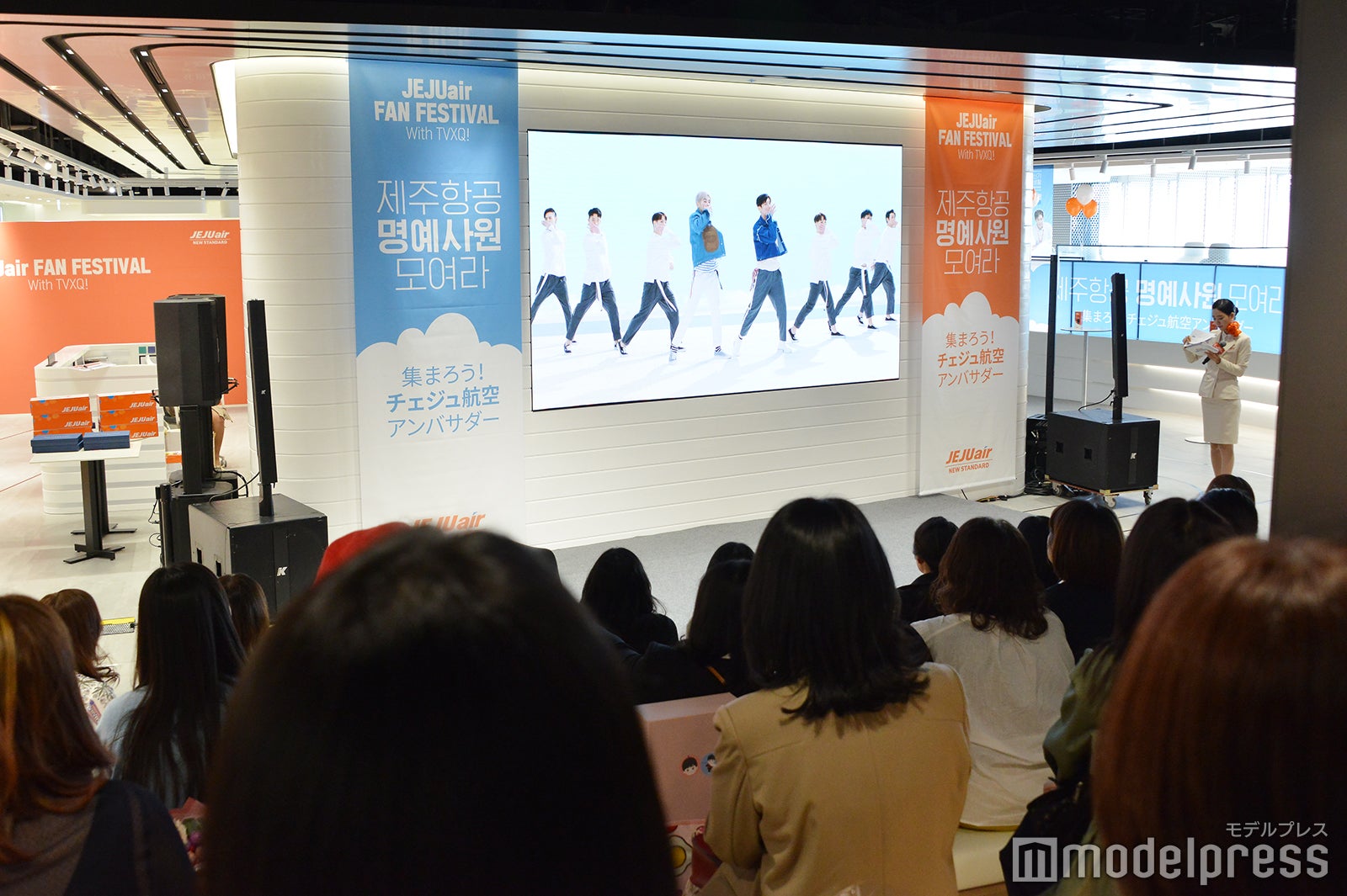 東方神起のMVには掛け声が上がる（C）モデルプレス