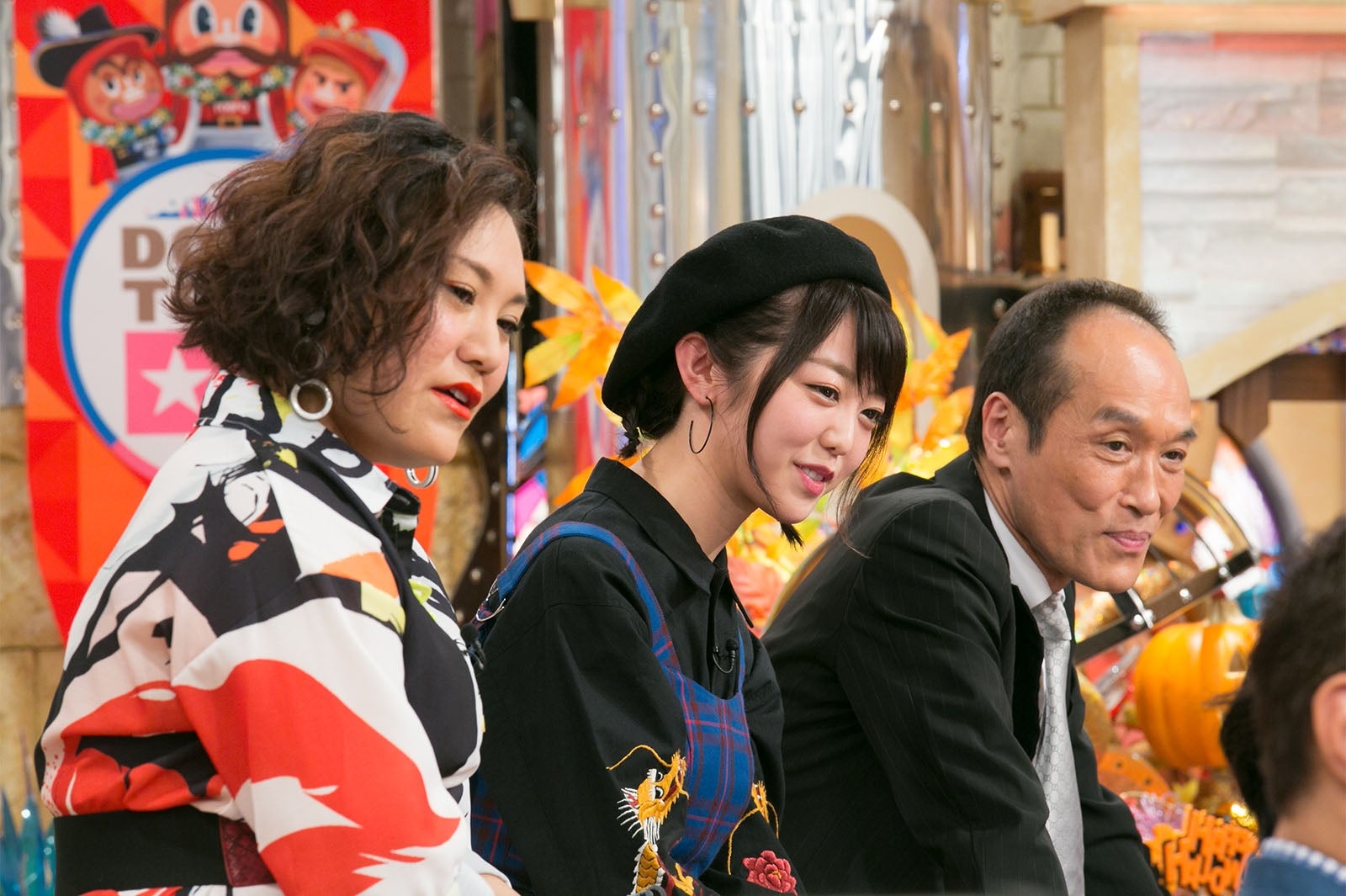 峯岸みなみ（中央）／写真提供：読売テレビ