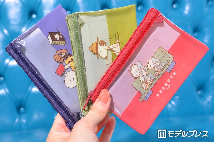 マルチな用途に使えるフラットポーチ(C)モデルプレス