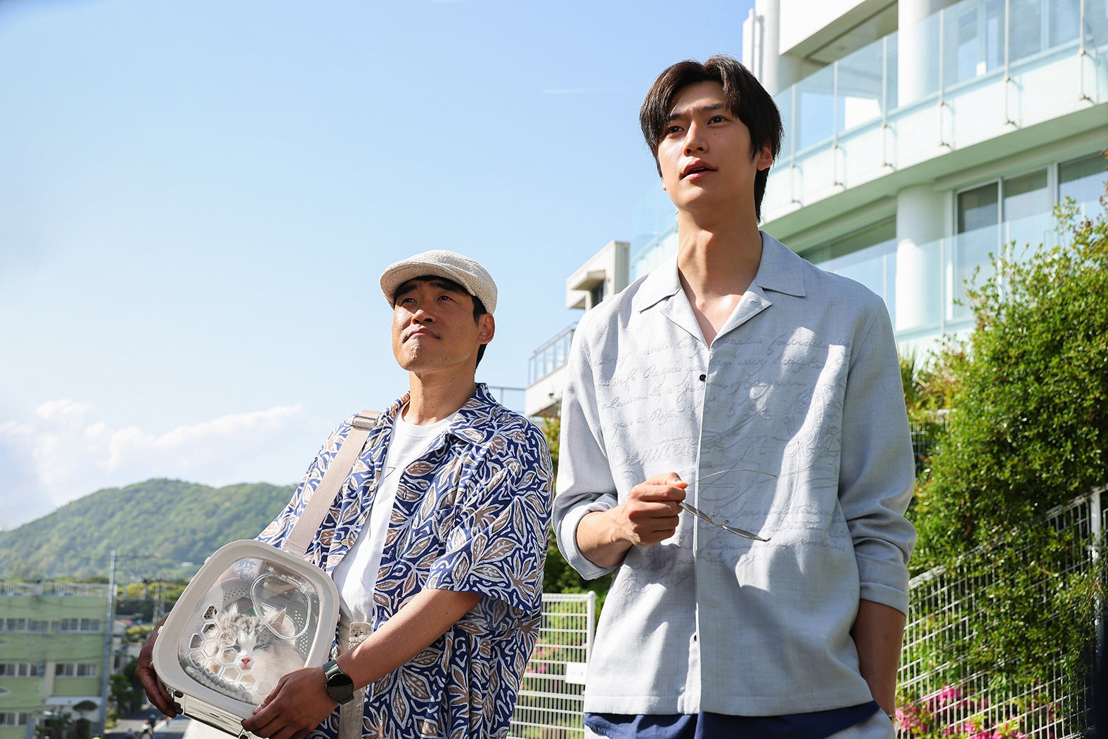 （右）ナ・イヌ（C）TBS