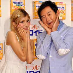 (写真左から)ローラ、石田純一