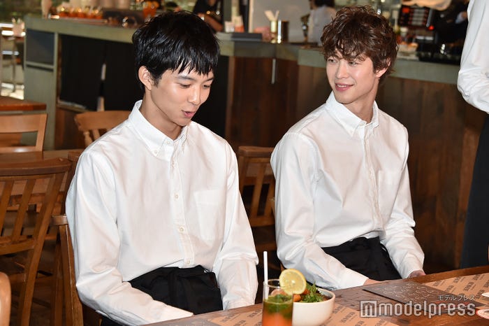 鈴木仁、宮沢氷魚 (C)モデルプレス