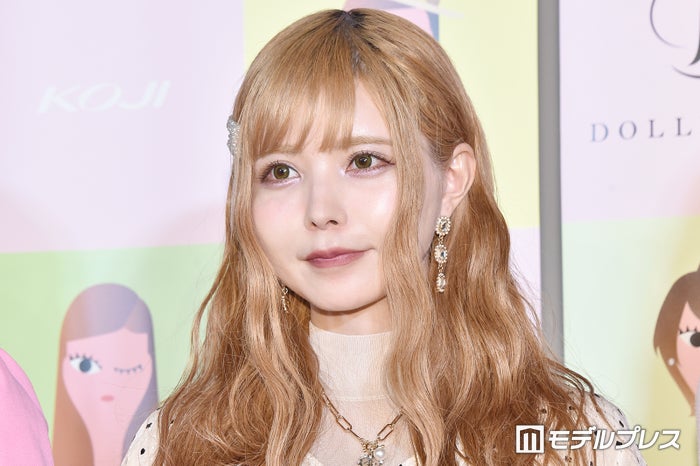 益若つばさ、美肩＆美脚輝くノースリドレス姿に反響「スタイル抜群」「透明感すごい」の声