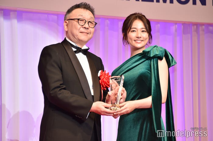 木村文乃(右)(C)モデルプレス