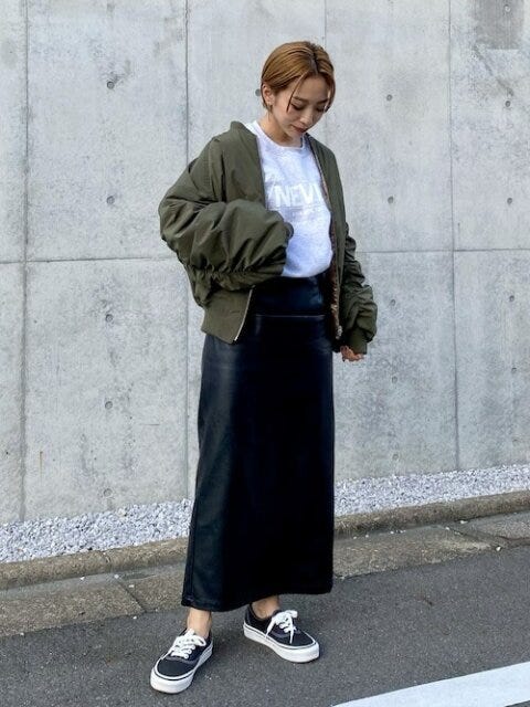 黒スカート 黒スカートコーデ