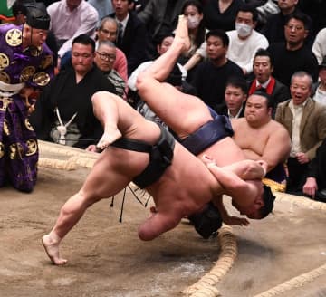 「おでこが痛々しい」流血＆鬼の形相の豊昇龍にSNS騒然 取り直しの激闘制し「ちょっと涙が出た」