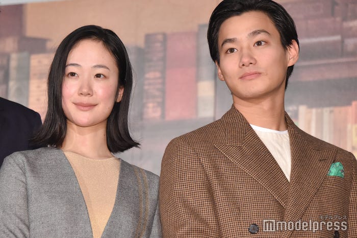 黒木華、野村周平 (C)モデルプレス