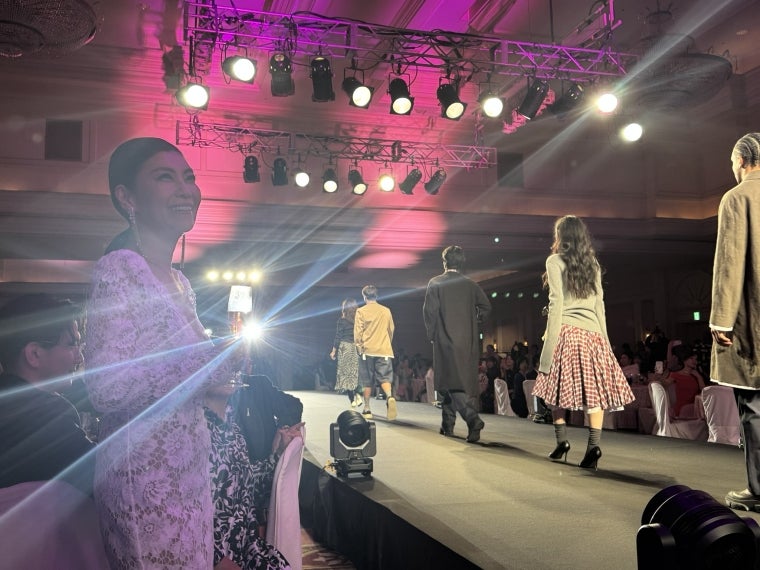 イザ 恒例のチャリティーイベント「ピンククリスマス」を開催