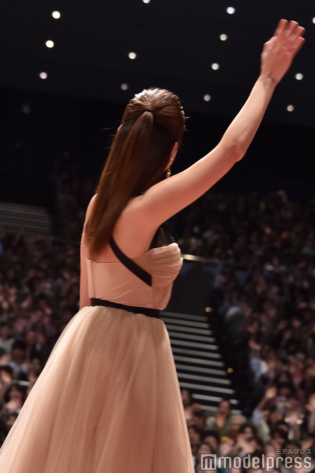 後ろ姿も色っぽい／沢尻エリカ （C）モデルプレス