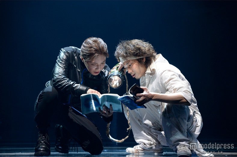 （左から）成宮寛貴、綾野剛／撮影：細野晋司