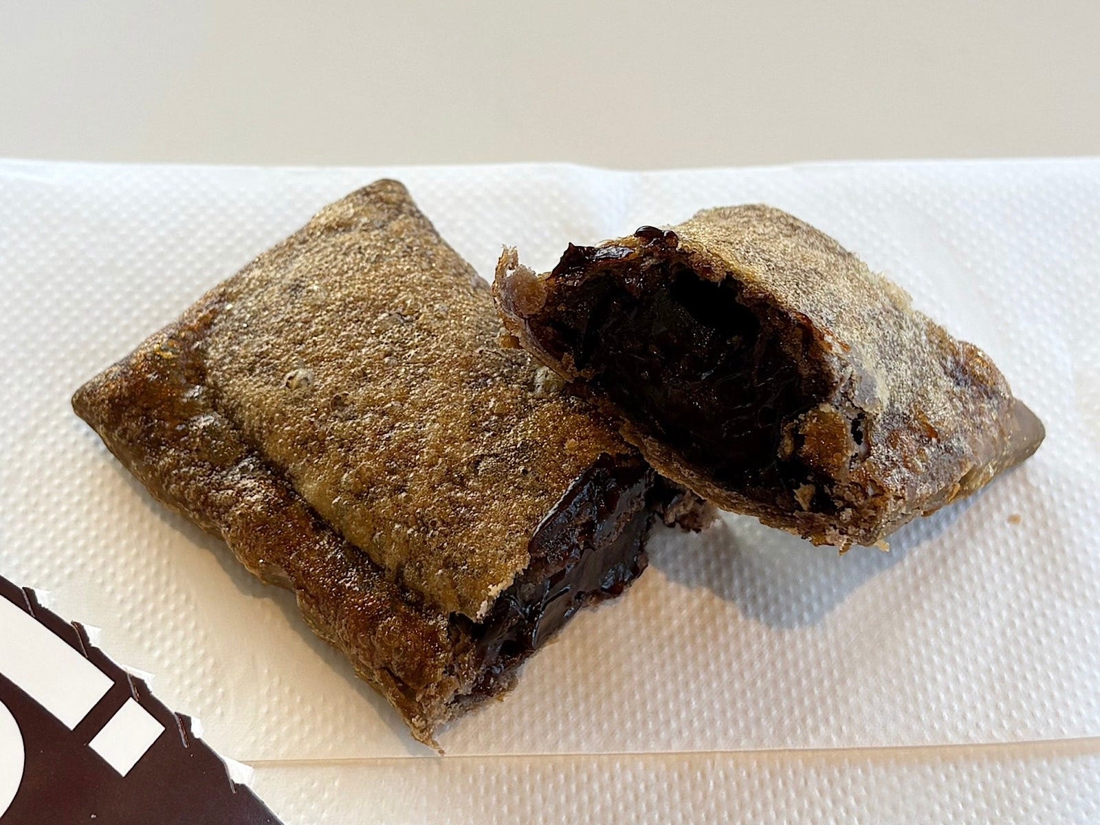 ぎっしり詰まったアツアツのとろ～り生チョコクリームが美味！