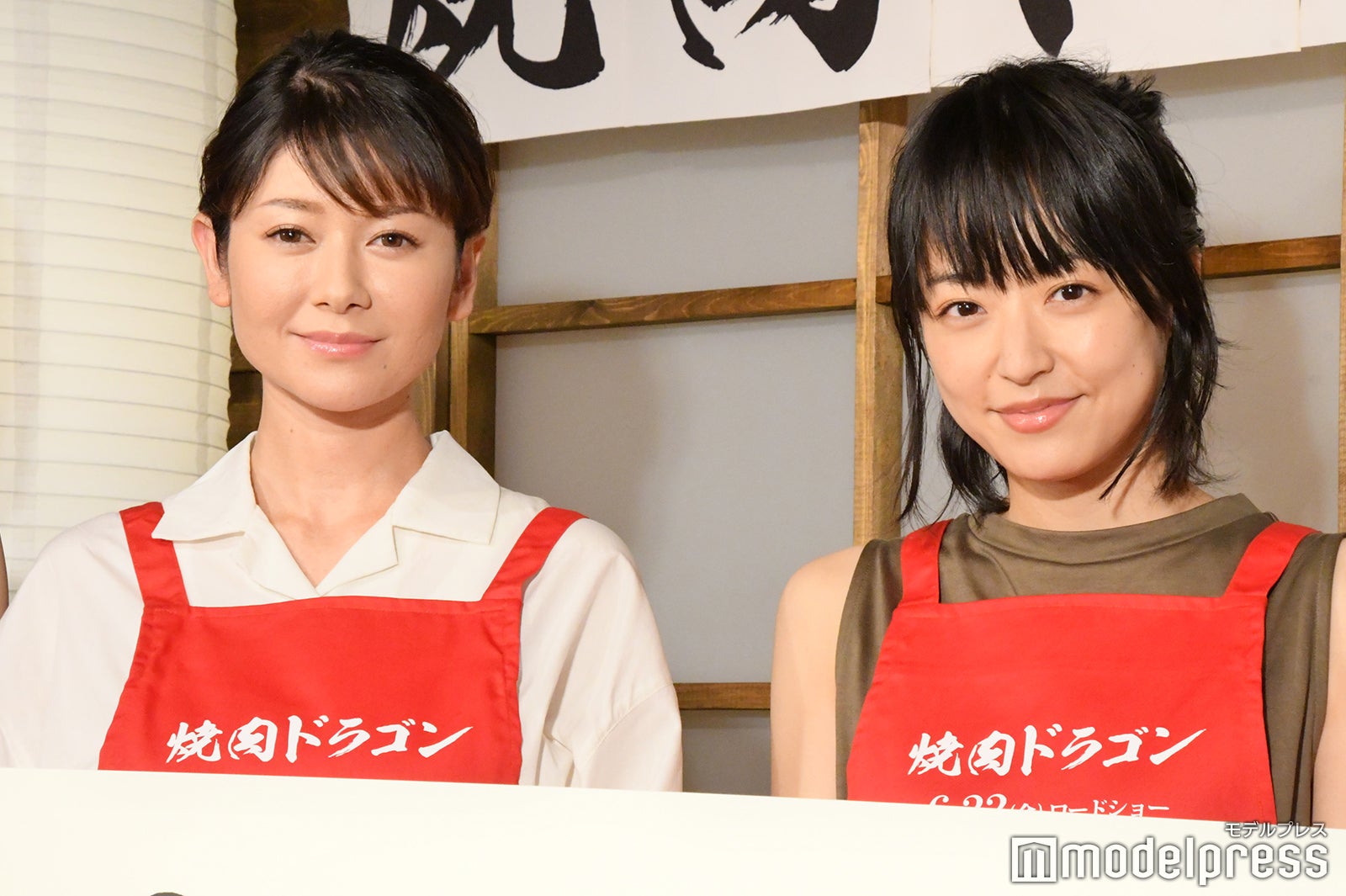 （左から）真木よう子、井上真央（C）モデルプレス