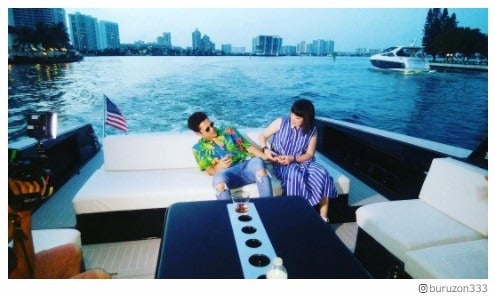 ブルゾンちえみ、オースティン・マホーンとの2ショットが「カップルみたい」と話題