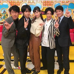 Sexy Zone中島健人、King & Prince岸優太とハグ 中条あやみからはツッコミも「嘘でしょ…」