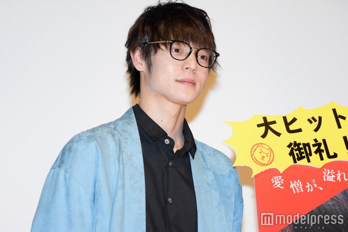 窪田正孝の ニャンポーズ メガネver に かわいい の黄色い歓声 モデルプレス 窪田正孝の ニャンポーズ メガネver に かわいい の黄色い歓声 モデルプレス