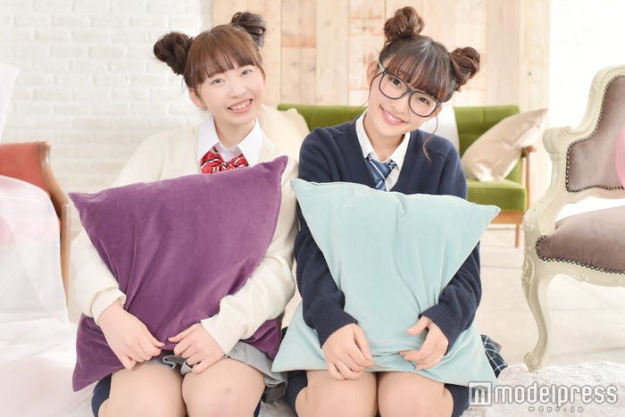 まこみな/(左から)まこ、みなみ/(C)モデルプレス