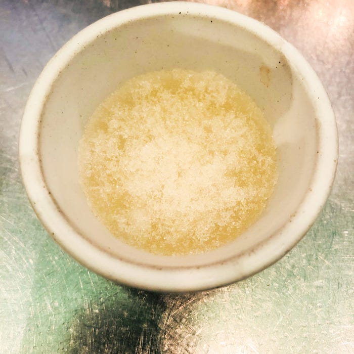 下準備:ゼラチンは冷水に振り入れふやかす/画像提供:柏原歩