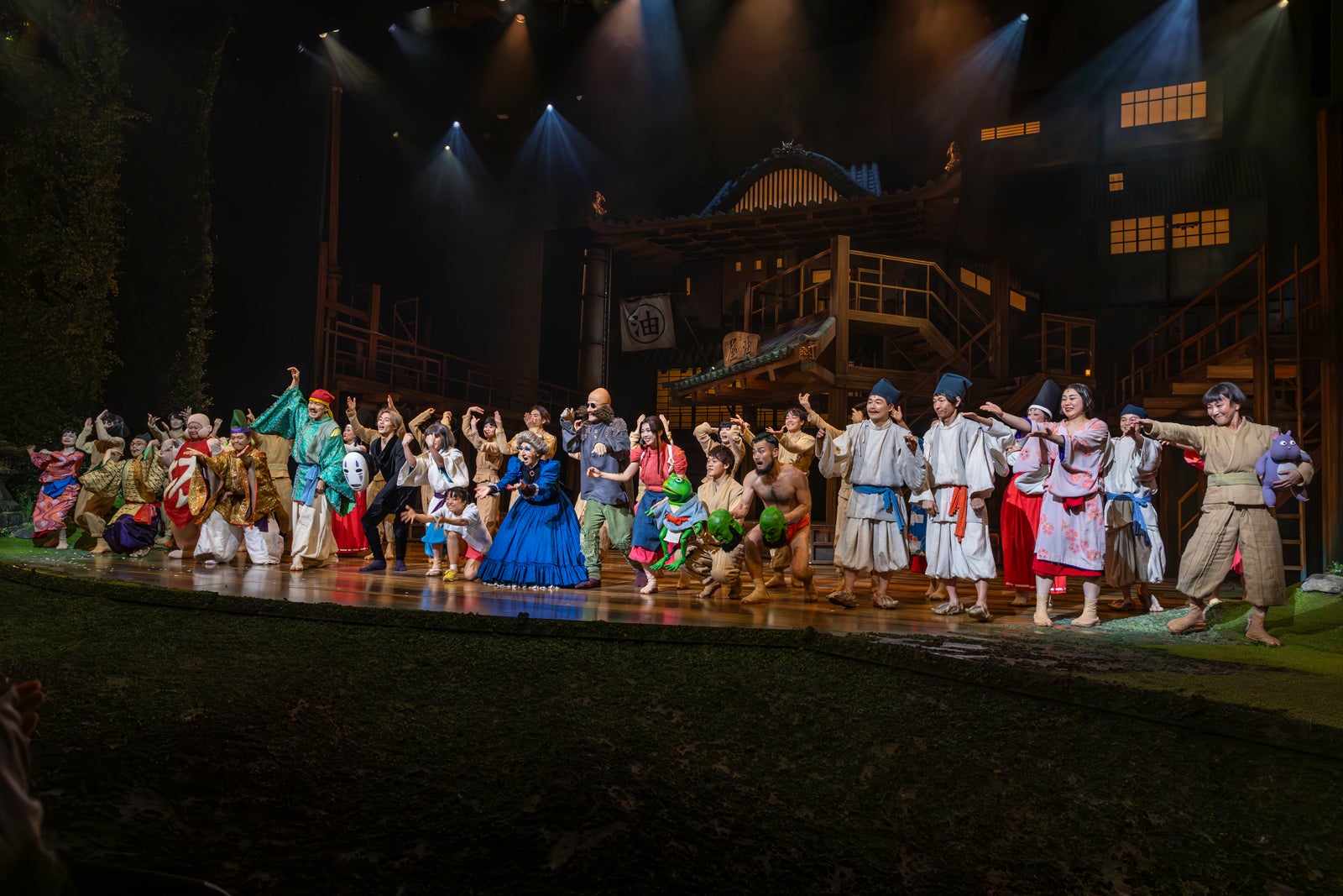 舞台「千と千尋の神隠し」（C）EllieKurttz