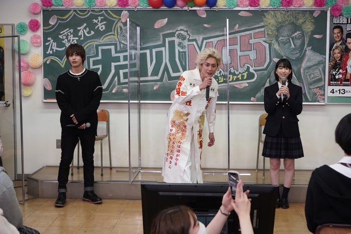 神尾楓珠、間宮祥太朗、森川葵 (C)フジテレビ