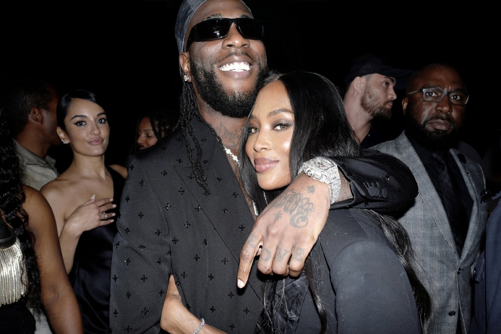 （右）ナオミ・キャンベル（提供写真）