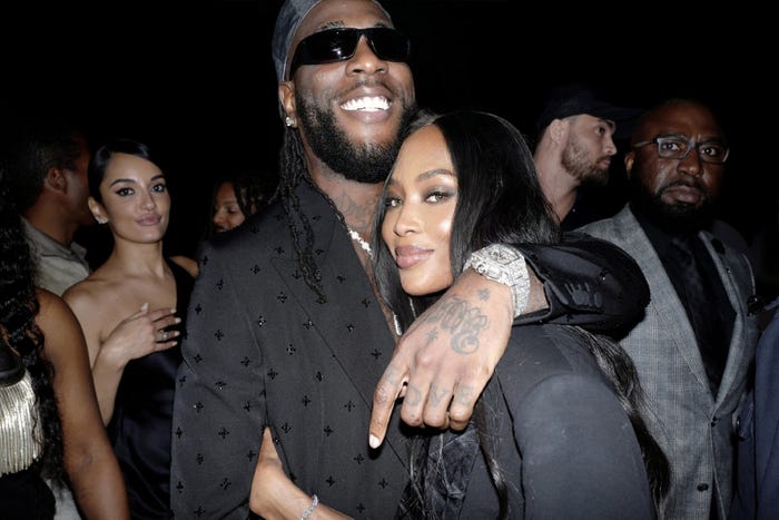 (右)ナオミ・キャンベル(提供写真)