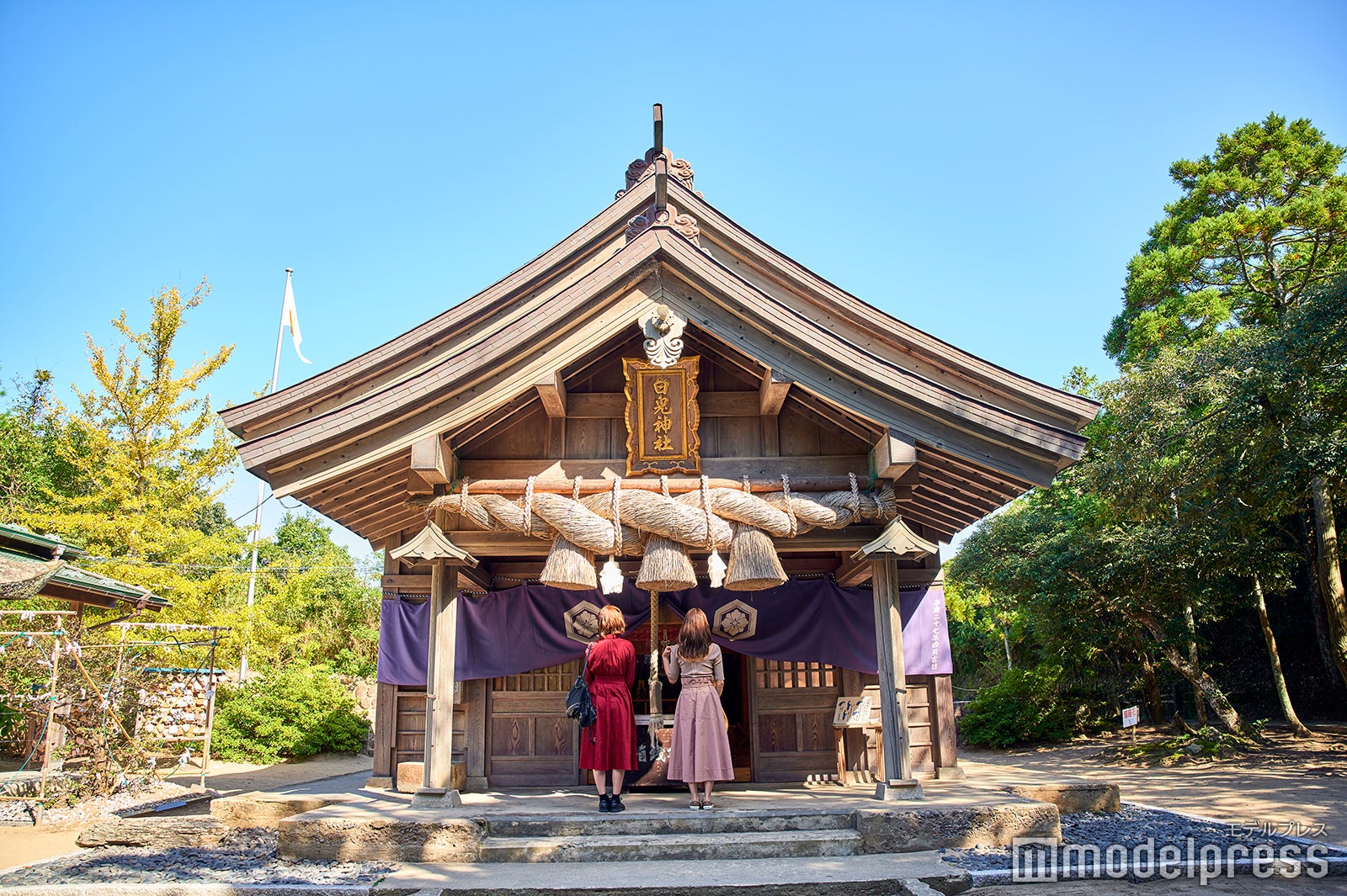 拝殿で神様にご挨拶を（C）モデルプレス