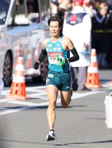 「お目々キラキラ」「美形すぎて眩しい」 箱根デビューの青学大7区・佐藤愛斗にネット反響 区間3位で3連覇に貢献「イケメンが世間にバレた」の声も
