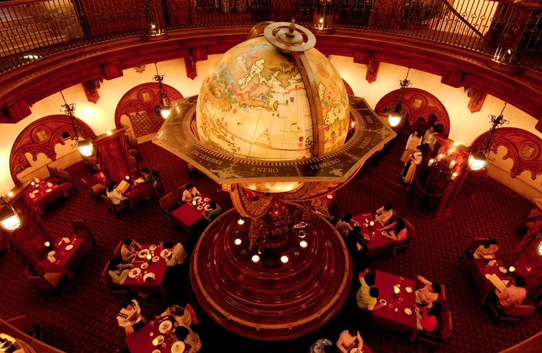 レストラン「マゼランズ」でシェフ特製スペシャルメニューを堪能／（C）Disney