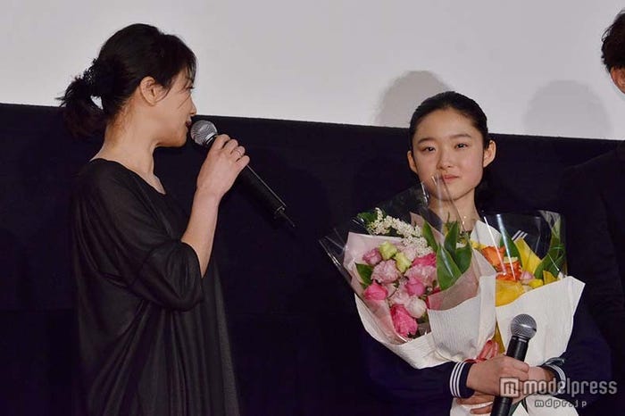 (左から)夏川結衣、藤野涼子