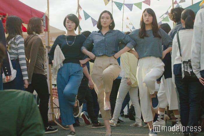 (左から)波瑠、香椎由宇、山本美月