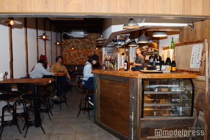 横浜駅東口POST STREET（C）ビューティーガール