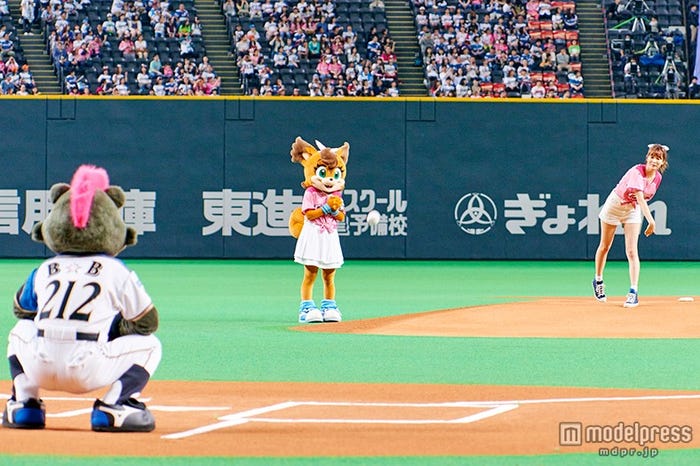 八木アリサ(右)