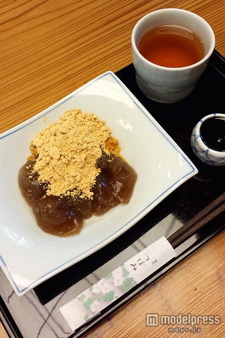 和カフェ「つぼみ」の「本蕨もち　香りきなこ＆黒みつ 熊本産本蕨粉」