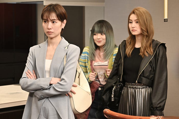 戸田恵梨香、上野鈴華「リブート」第3話(C)TBS