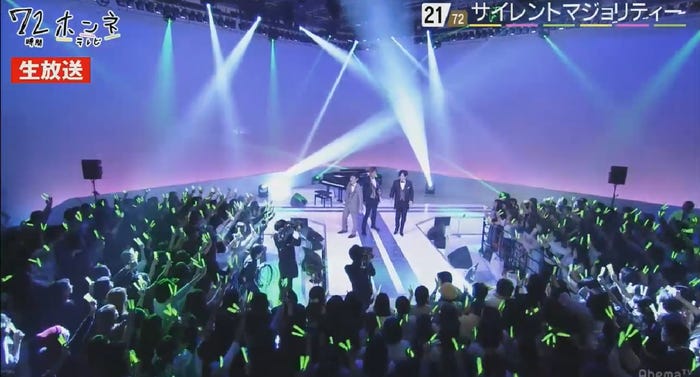 稲垣・草なぎ・香取が欅坂46「サイレントマジョリティー」披露(C)AbemaTV