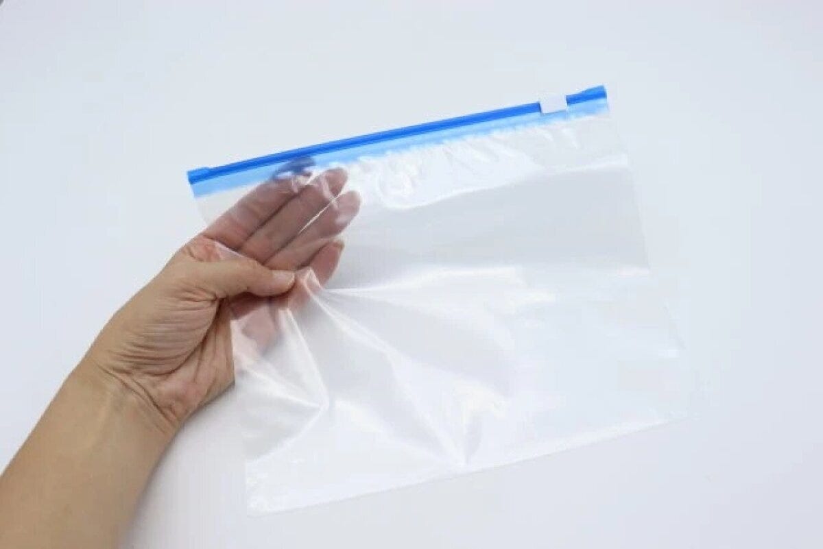 ダイソー　ジィーっと音が出るスライダーフリーザーバッグ（Mサイズ）