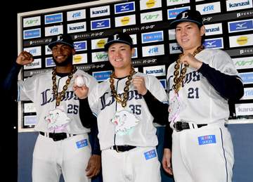 今季初勝利の西武・武内 好守連発の源田に最敬礼「本当に感謝してます」 お立ち台で「ショートに飛ばしたら絶対にやってくれると思ったんで。たくさん飛ばしました」と場内沸かす