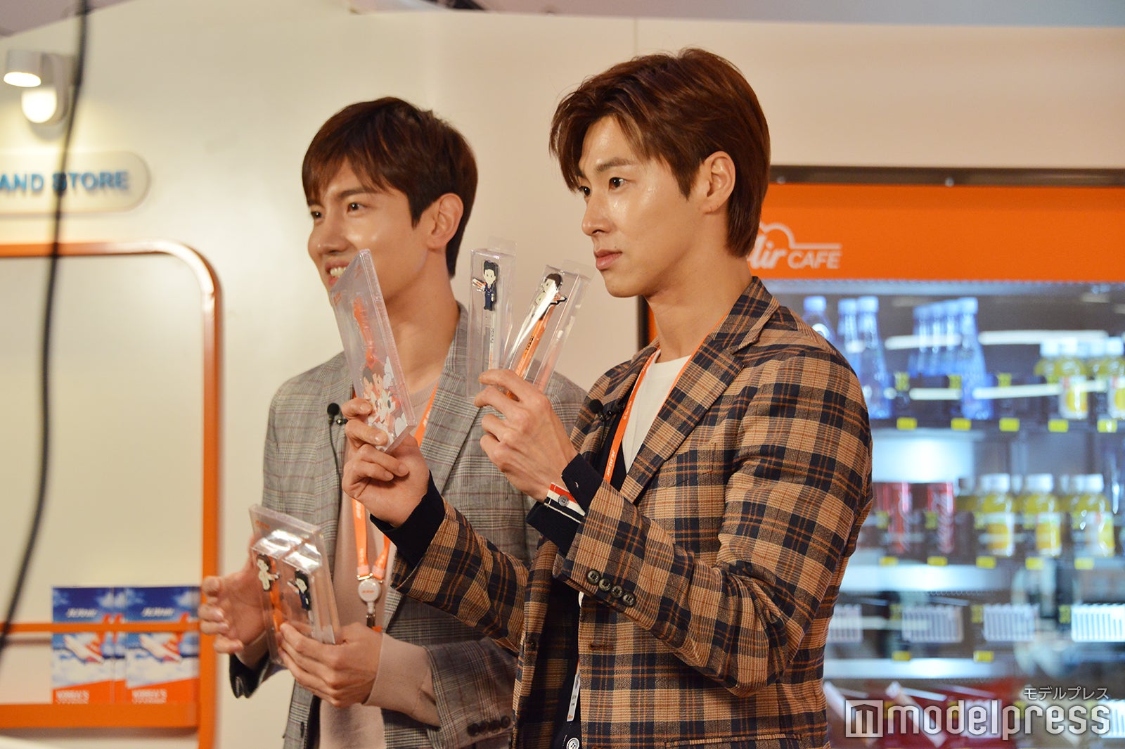 東方神起（左から）チャンミン、ユンホ（C）モデルプレス